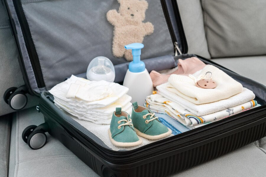 Valise maternité éco-responsable : La liste complète des fournitures pour Maman et Bébé (2025)